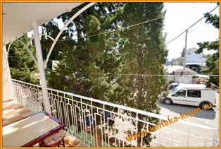 Вид с балкона номера пансионата Орхидея в КАНАКЕ.